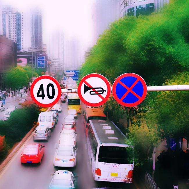 交通标志限速牌 道路交通标志指示牌 LED主动发光交通设施路识牌