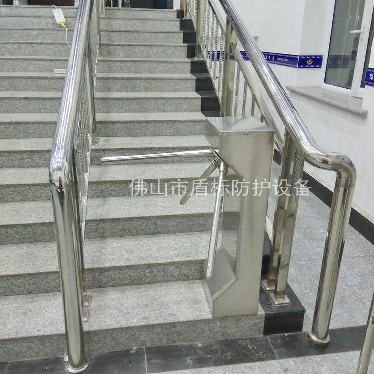 手动不锈钢三辊闸工地景区超市单向出口简约三叉拦杆机人行半高门