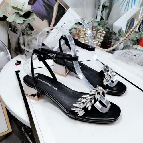 凉鞋女2022新款夏季百搭仙女风黑色一字带水钻粗跟露趾中跟凉鞋