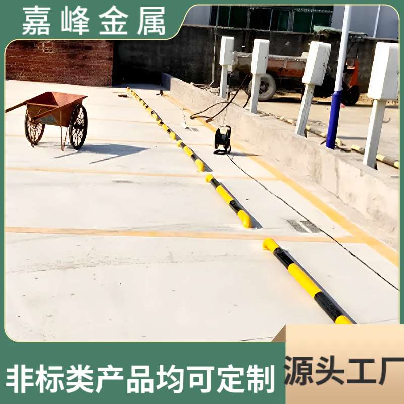 厂家大量生产停车场钢制挡车器底部全封闭底座螺丝固定坚固耐用