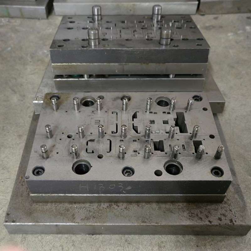 【快速模具】东莞凤岗厂家精密五金弹片CR12材质高速冲压模具