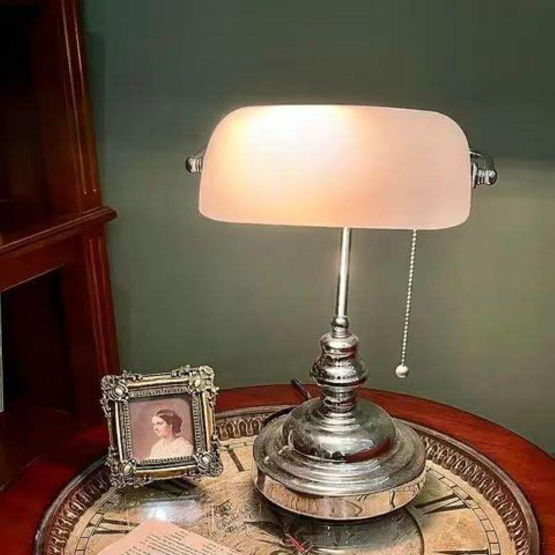 欧式复古白色民国台灯卧室床头装饰台灯办公看书中古台灯银行灯