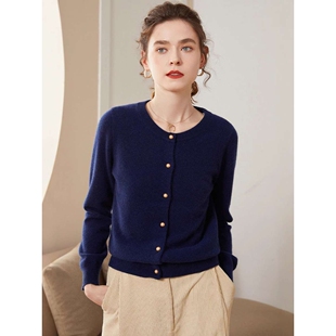 秋季女款简约平面纯色雾感金属扣圆领宽松显瘦通勤山羊绒针织开衫