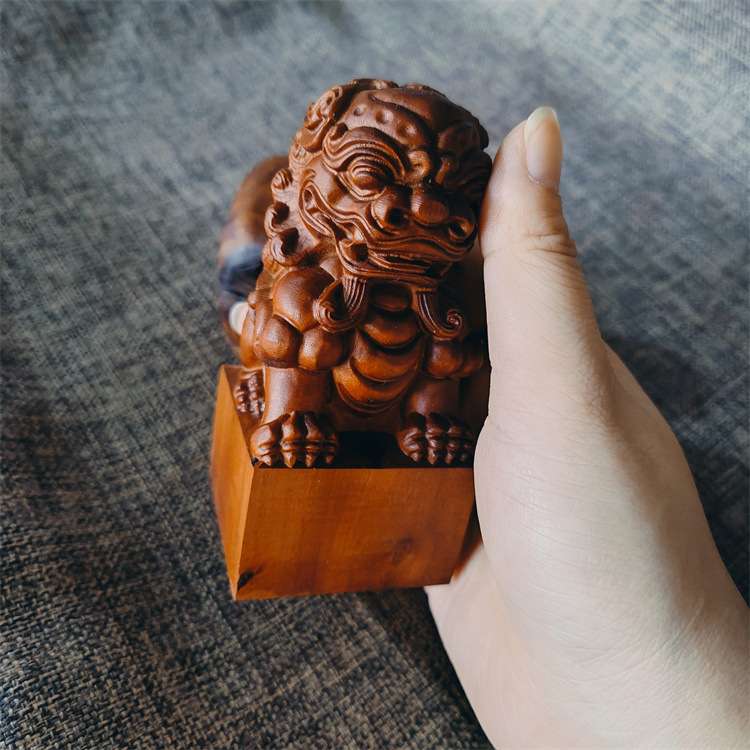 天然枣木狮子印章 精品雕刻道家印摆件九天玄女款