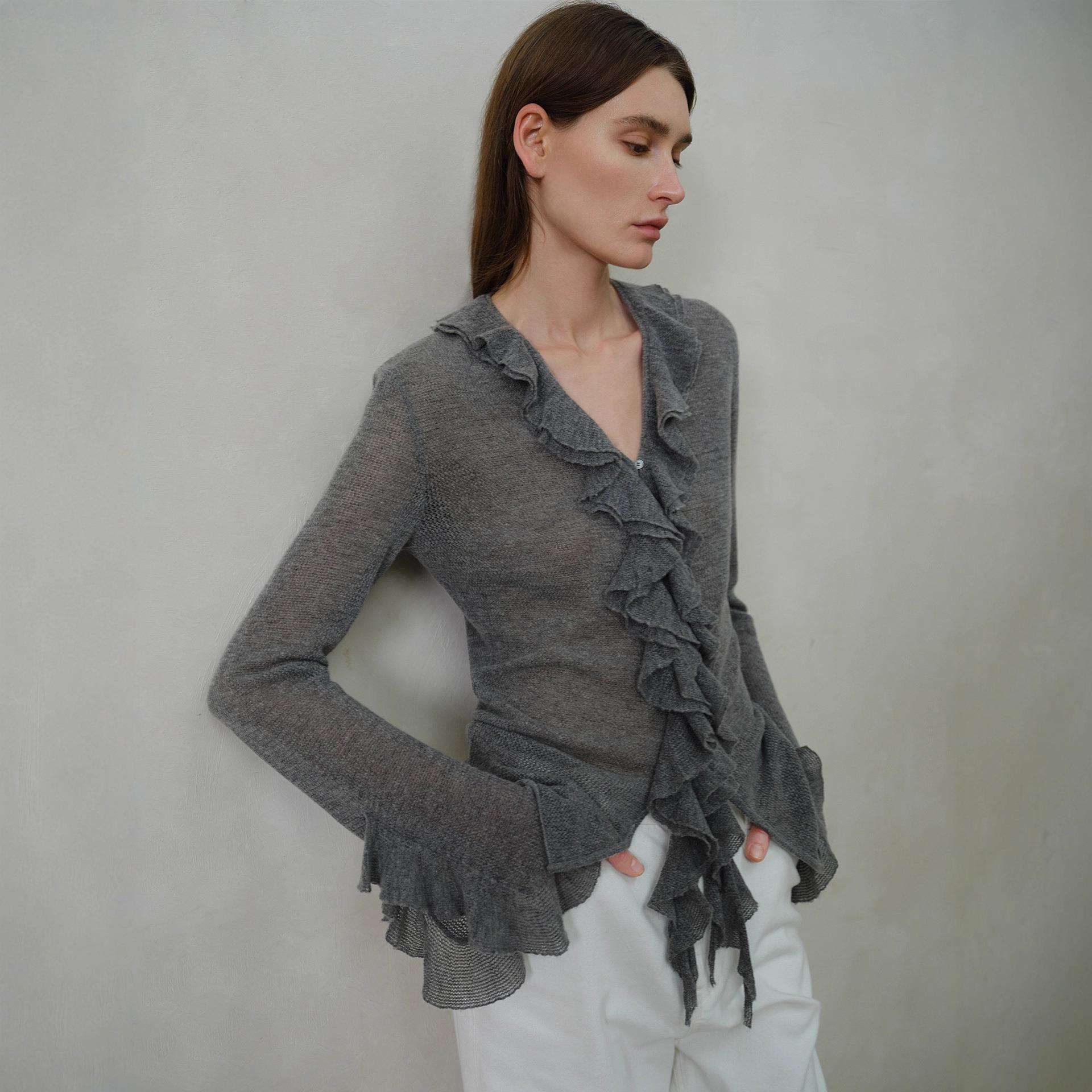 CHICJOC不规则花瓣边柔雾衫_微透感羊绒羊毛刷毛纱设计造型感开衫