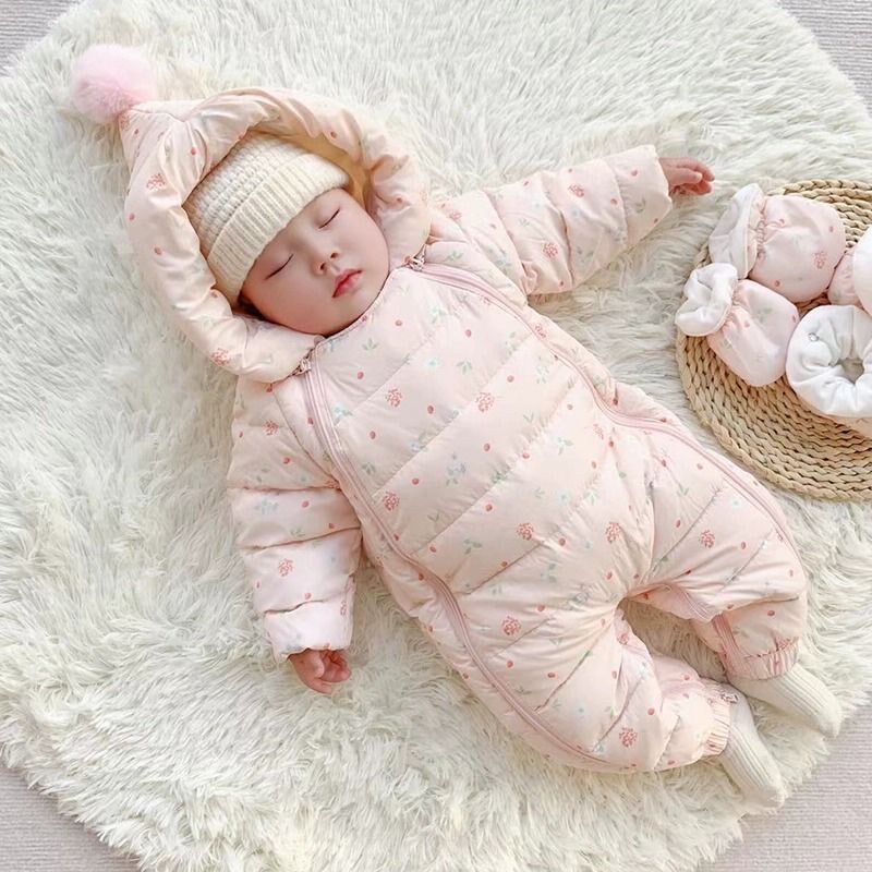 婴儿连体羽绒服秋冬保暖新款洋气抱衣加厚婴幼儿男女宝宝外出哈衣