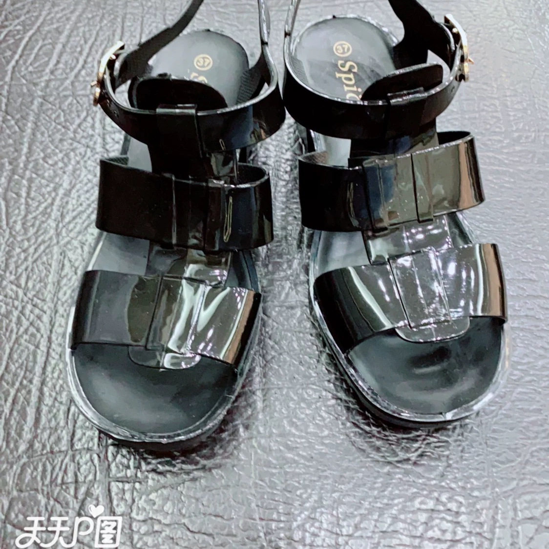 夏女绊带透明欧美果冻鞋塑料中跟露趾粗跟扣带纯色凉鞋罗马凉鞋
