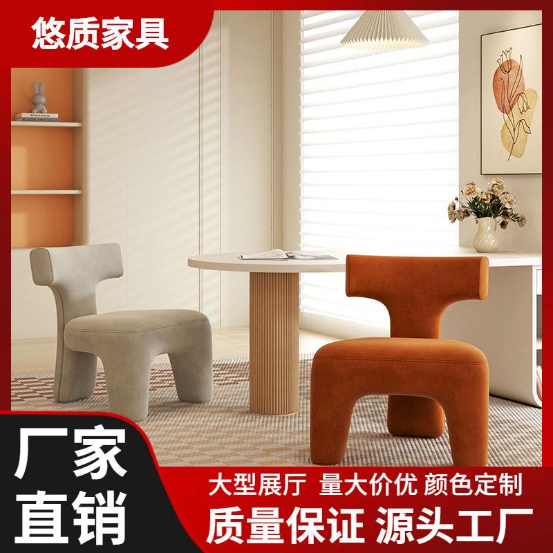 现代轻奢餐桌餐椅奶油色创意网红新款商用岩板洽谈亚克力悬浮桌椅