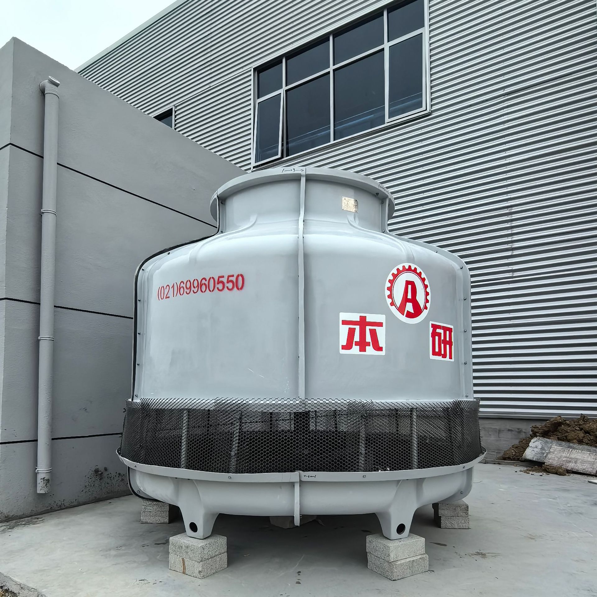 注塑机配套凉水塔 圆形高温玻璃钢冷却水塔 出口包装 异电压电机