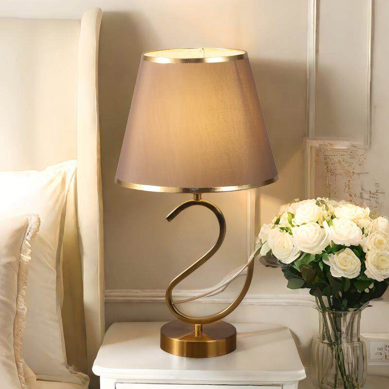欧式卧室床头柜台灯轻奢简约现代床头台灯北欧高档结婚温馨创意灯