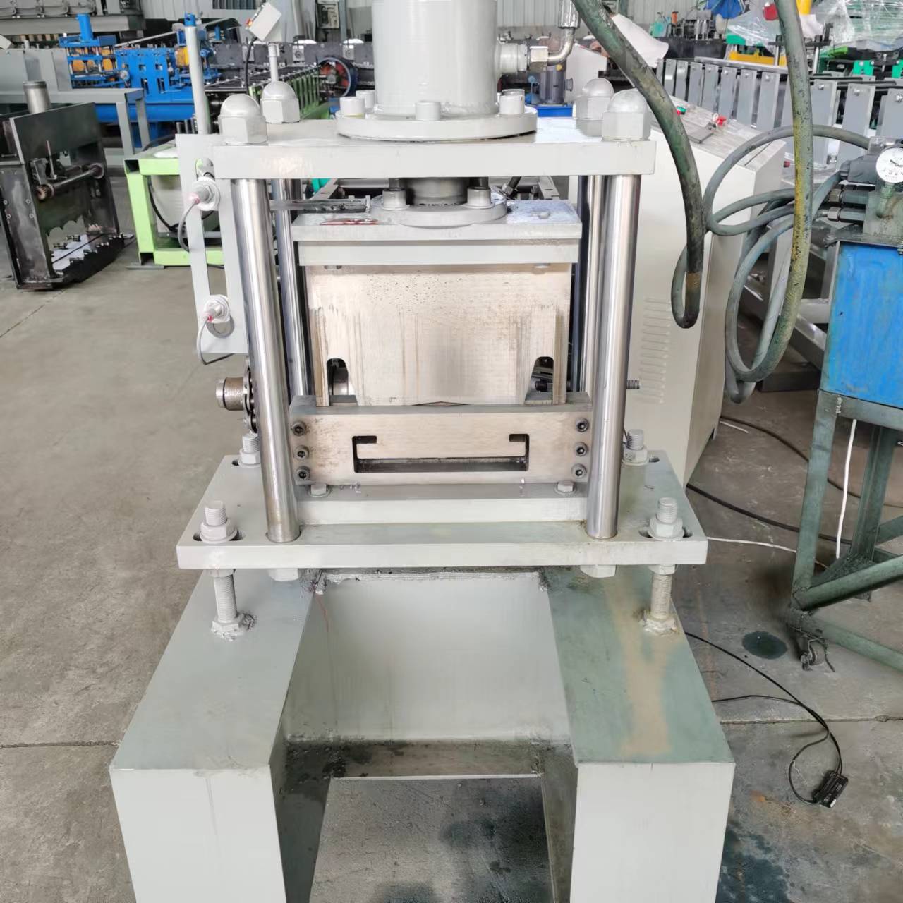 加工定制C型钢压瓦机 伺服送料C型钢踏板生产设备