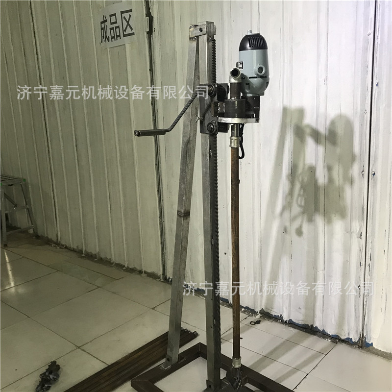 厂家主推小型手摇式打井机农田灌溉取水钻井机电动立架式钻机