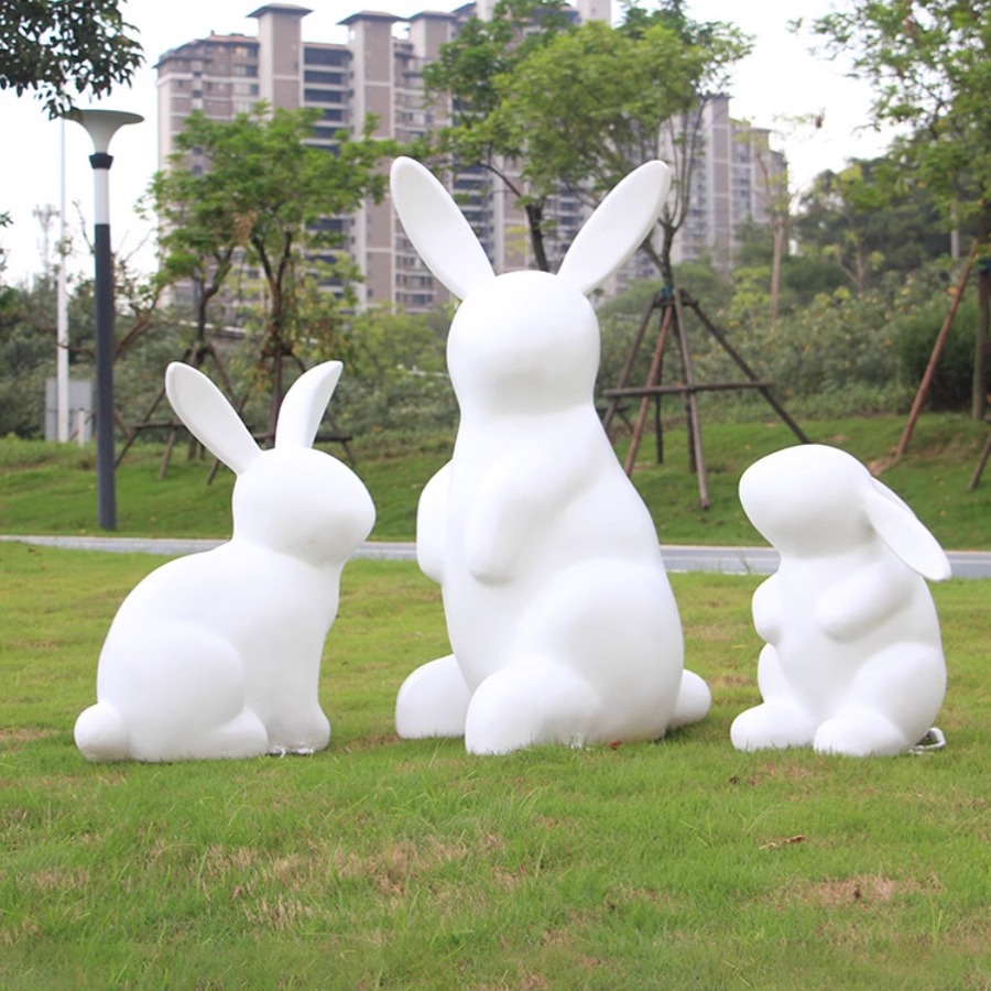 卡通仿真动物兔子玻璃钢雕塑园林景区幼儿园户外草坪抽象装饰摆件