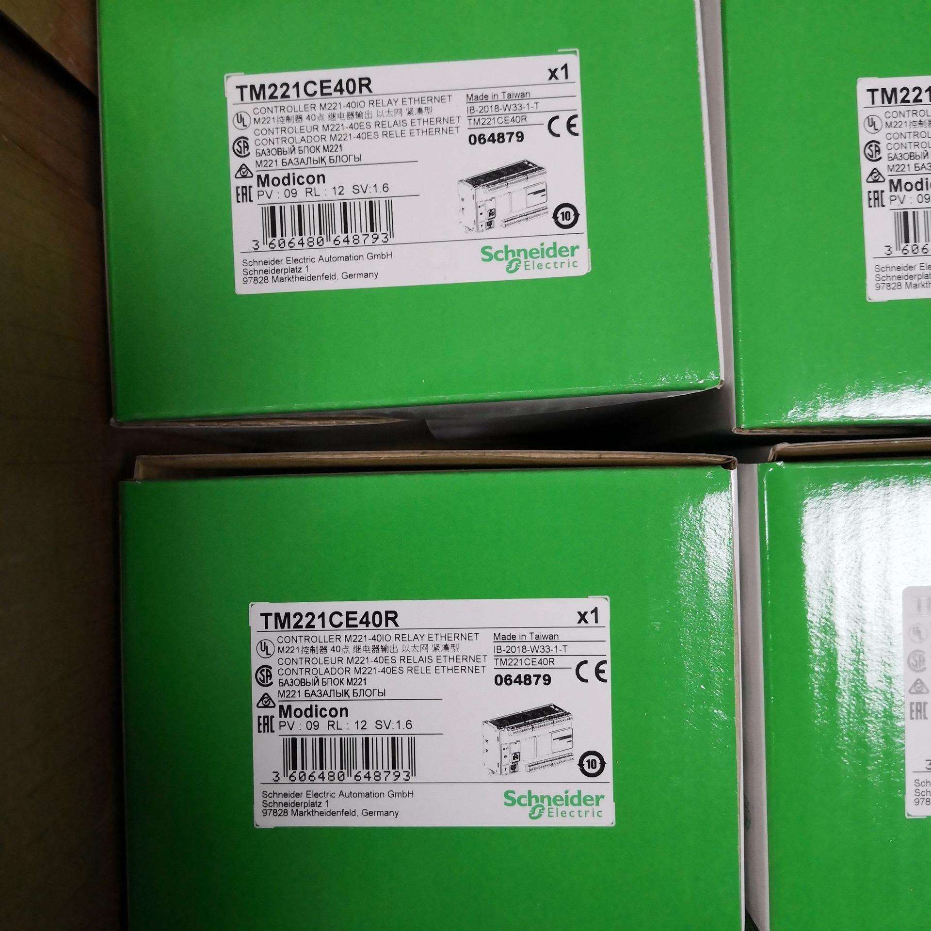 TM221CE40R PLC可编程控制器集成 1个以太网口，40点IO继电器输出