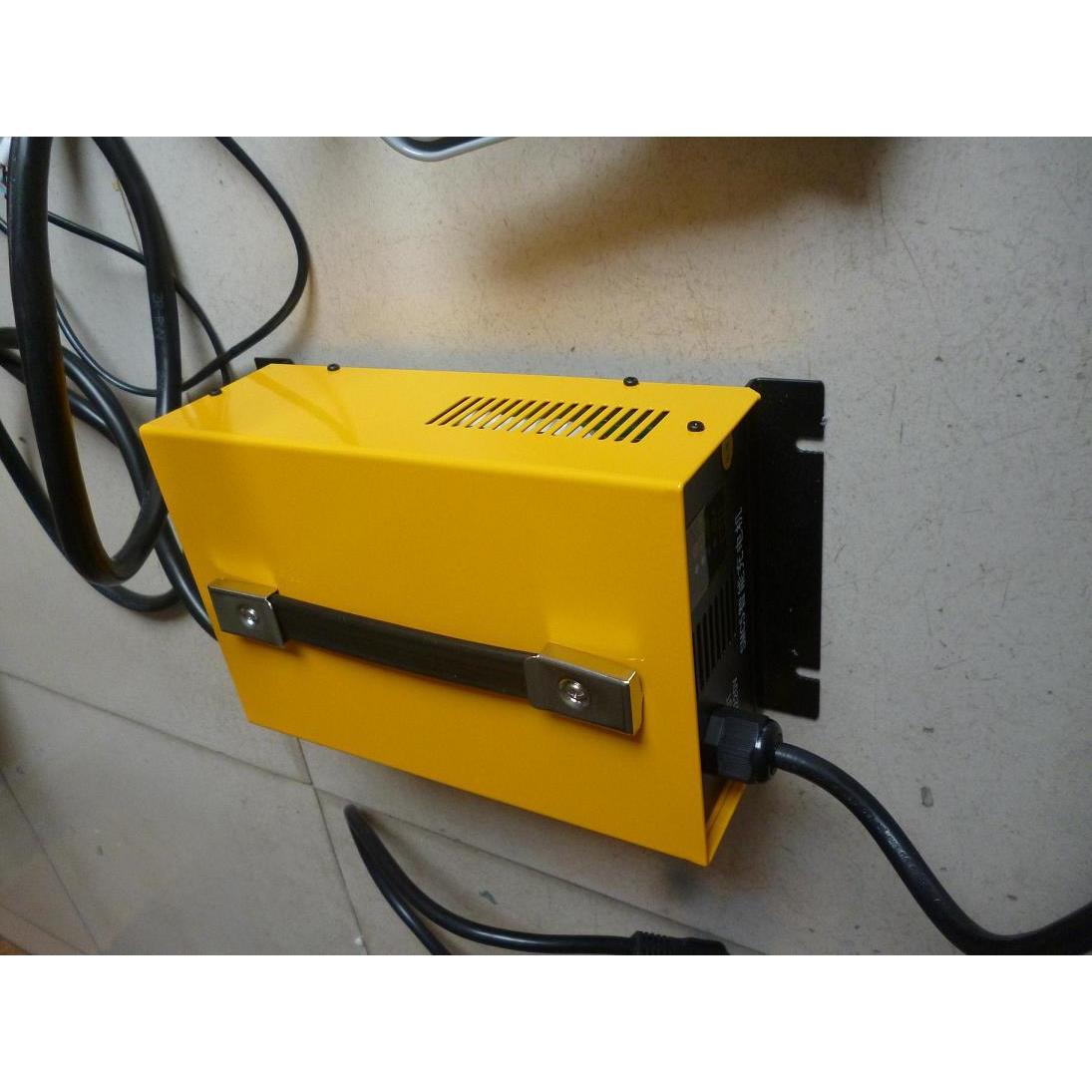 多段智能72V25A电动轿车充电机72V30A免维护充电器175插头