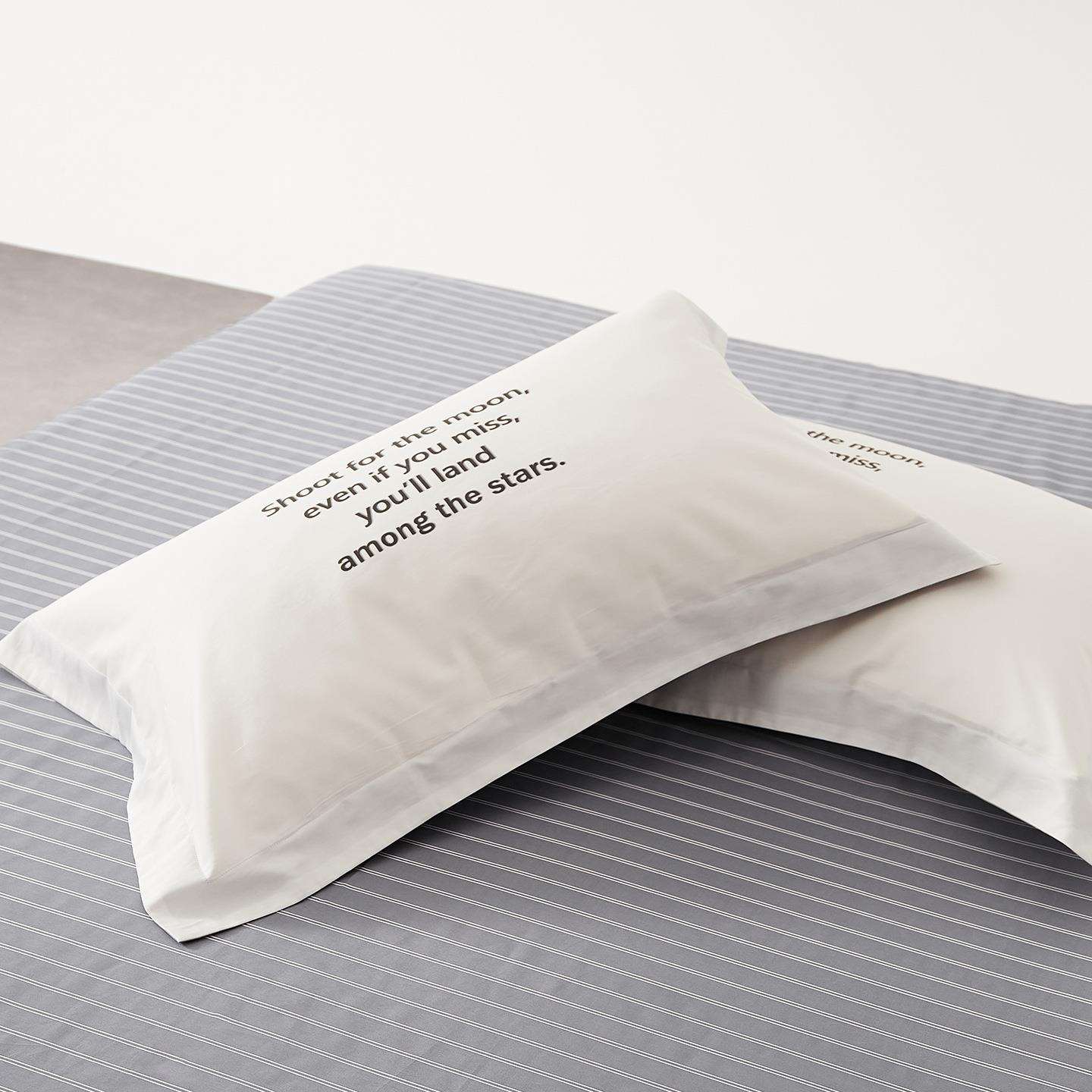 简约风纯色60支贡缎长绒棉枕套单只装 全棉字母宽边枕芯套48x74cm