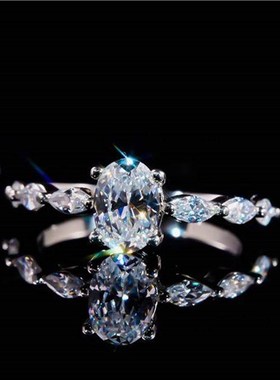 18K铂金镶嵌莫桑石椭圆鸽子蛋马眼戒指1克拉小排钻个性结婚指环女