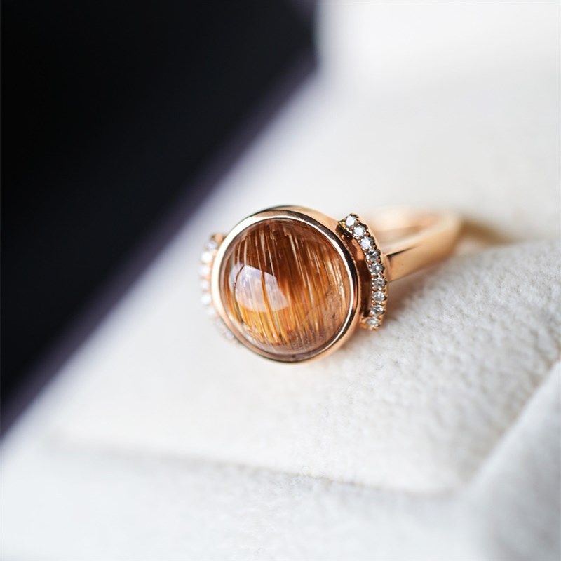 一斤钻戒 天然发晶戒指 晶体莹润通透 18k厚金伴钻 光泽饱满 贵气