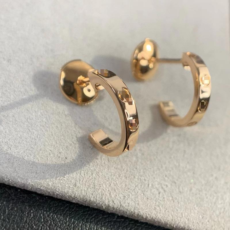 V金螺丝钉C形耳环时尚钛钢耳钉工厂圆形高级love现货精致