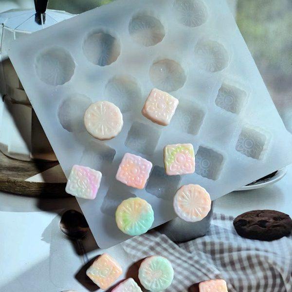 澜光工坊火漆蜡粒模具经典月饼造型硅胶模具尺寸约1.8厘米厚6毫米