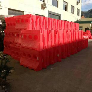 滚塑水马 三孔水马 吹塑 交通设施 生产厂家 高速公路水马