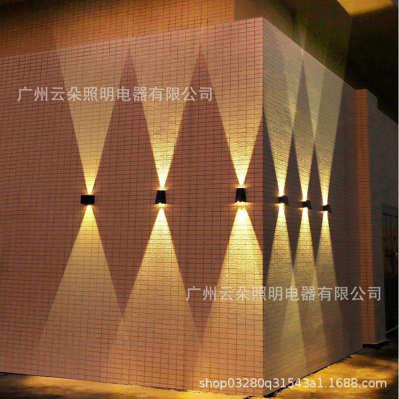 工厂直销太阳能2珠3珠上下发光投射壁灯户外庭院双向发光壁灯