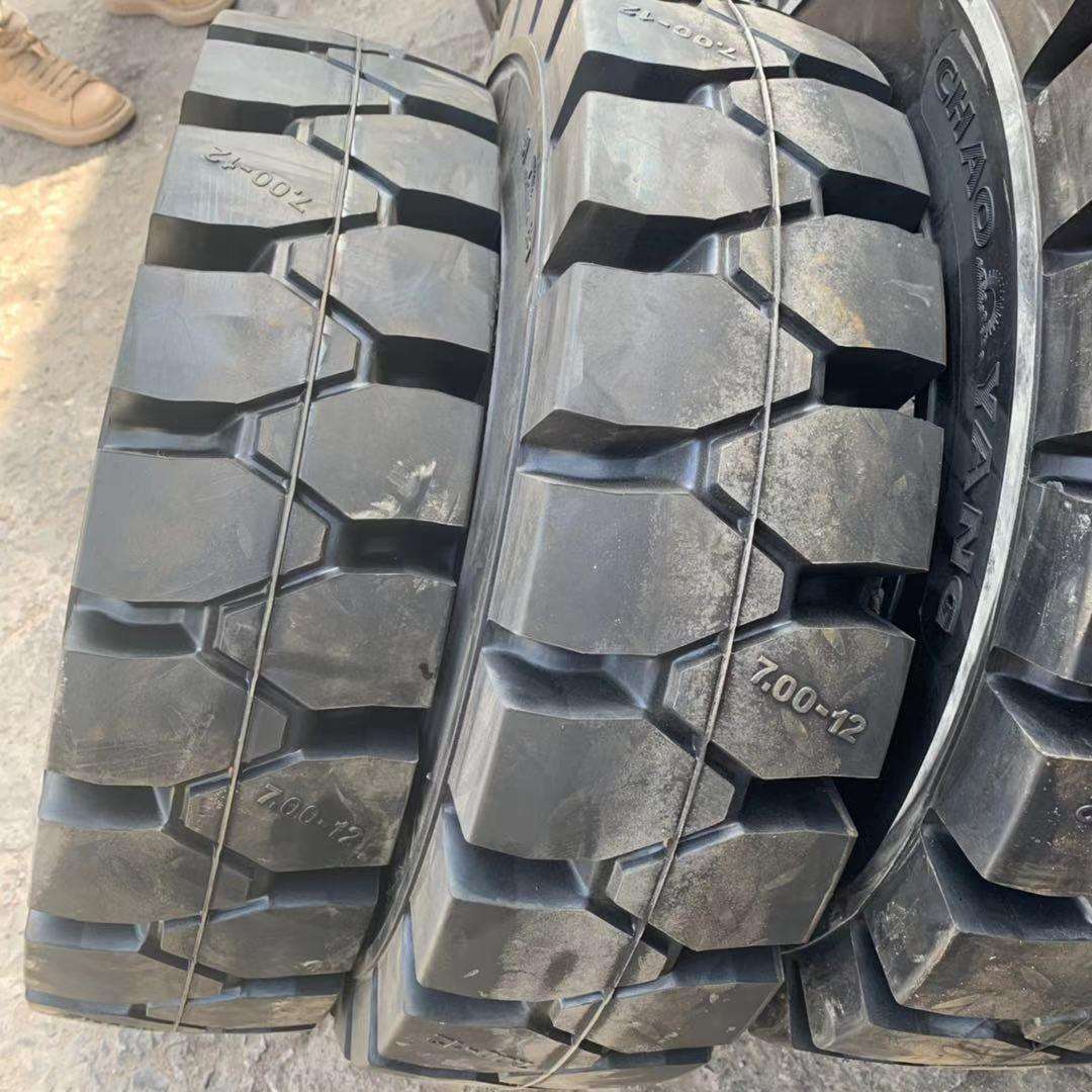 朝阳叉车充气轮胎825-20/900-20/9.00-20CL621大花纹8-10吨前后轮