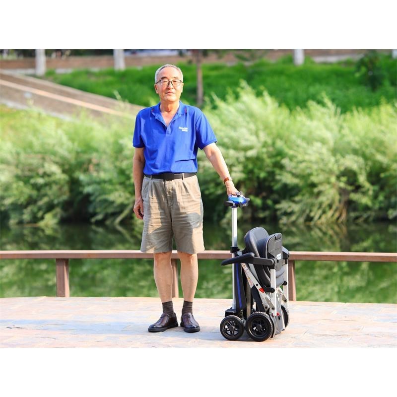 和美德M2020轻便折叠电动代步车 残疾人老人电动代步车老年电动四