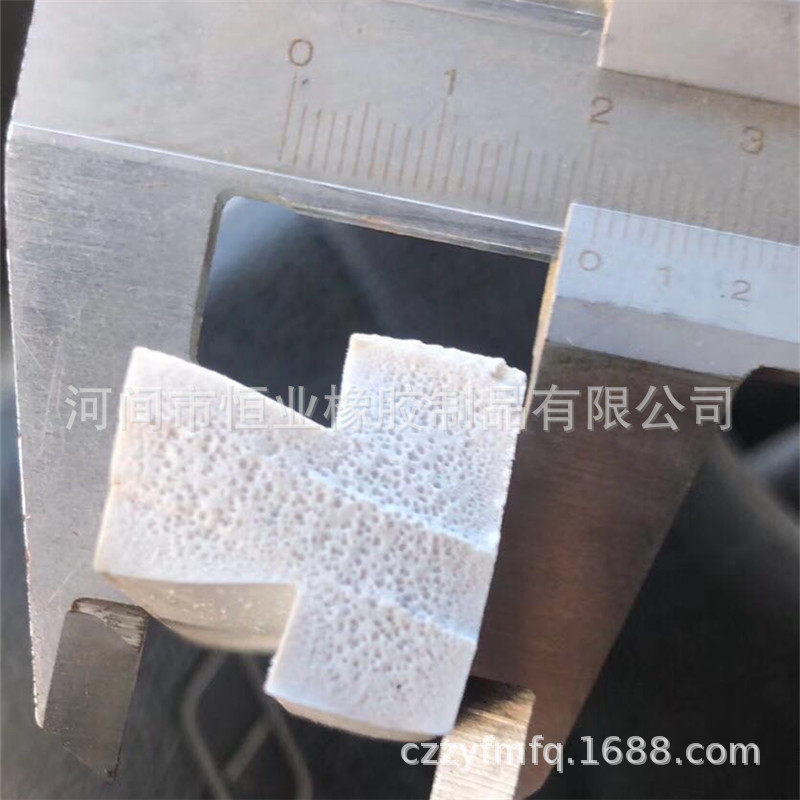 山东莱阳加气砖厂用球磨机橡胶衬板蒸压釜密封圈模框发泡条。