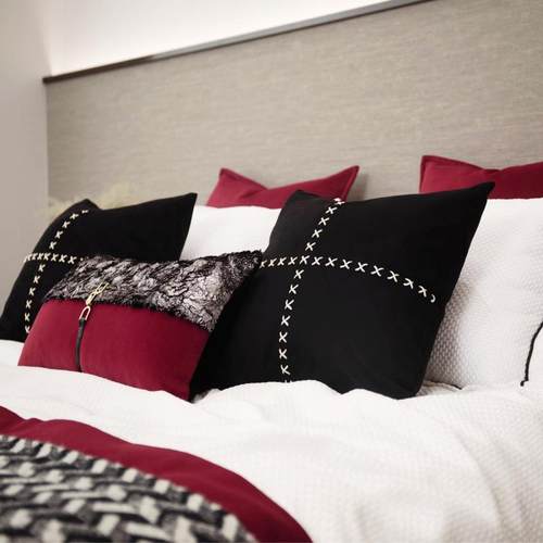 现代轻奢头样间件套酒店别墅床板红黑手四工拼接抱枕靠JY85垫组合