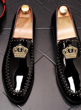新款男士尖头皮鞋时尚套脚豆豆鞋韩版内增高懒人鞋铆钉男结婚鞋子
