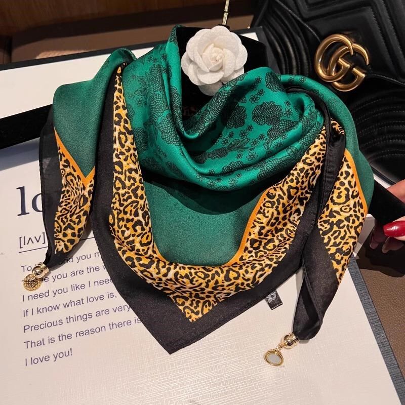 2024新款磁吸扣小方巾丝巾女薄秋冬款围巾脖子护颈小围脖时尚百搭