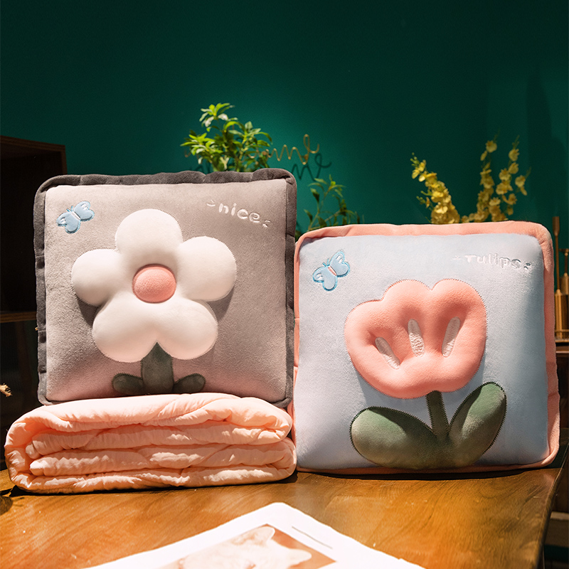 花朵抱枕被子两用汽车载r枕头空调被折叠毯子二合一办公室午睡靠