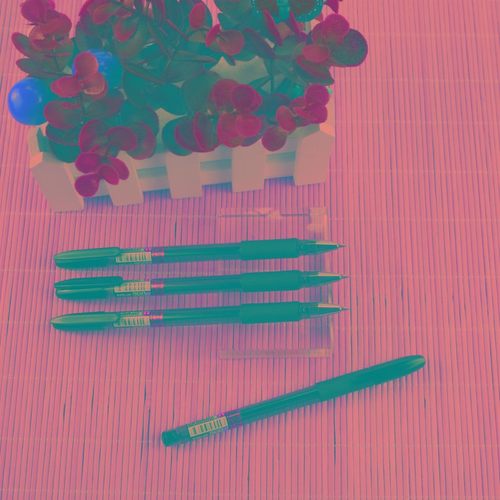 12支盒装中性笔办公n用0.5子弹头黑色签字笔水笔中性笔芯送文具盒