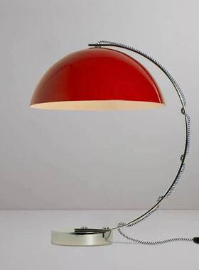 现代简约卧室 设计师餐桌灯饰装饰LED彩色灯客厅书桌铁艺床头台灯