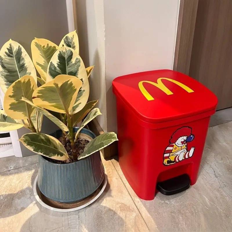 蜡笔小新垃圾桶家用卧室客厅大号容量脚踏式带盖高颜值创意儿童房