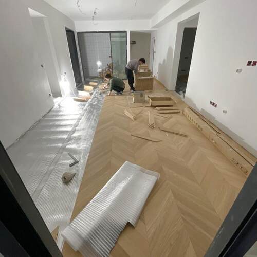 新三层实木人拼鱼骨家拼字地板14245m扣m黑胡桃橡木锁地暖用厂家