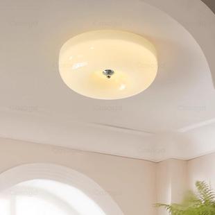 奶油风全灯斯光谱护眼光源卧室吸顶包豪中古布丁过619道阳台玻灯