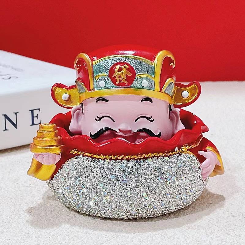 网红汽车摆件2025新款镶钻元宝财神爷车载中控台装饰轻奢摇头公仔