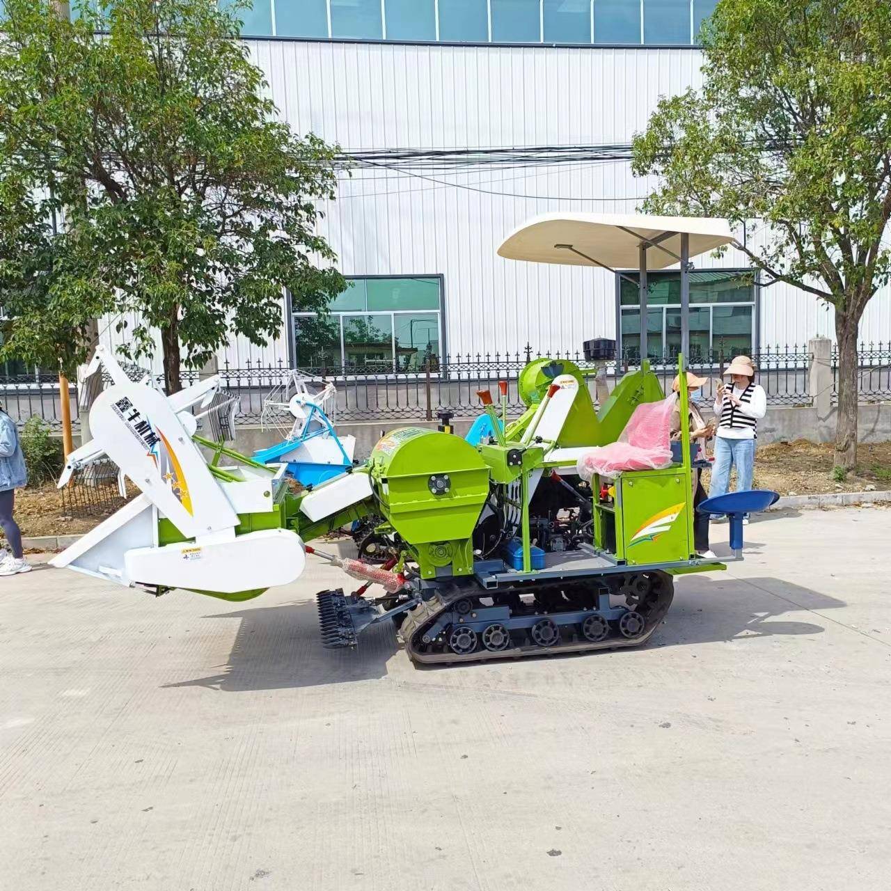 32马力麦子稻谷新型收获机 25马力履带式小麦水稻联合收割机