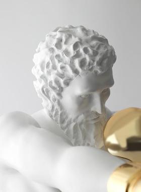 现代简约家H1061居拳击人摆雕塑客厅落地件电视饰品玄关创意人柜