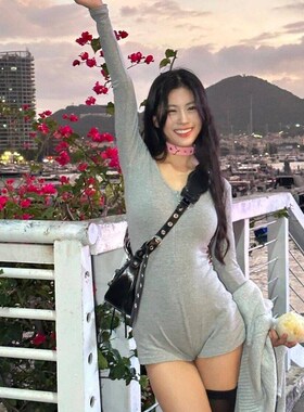灰色一件a式连衣裤独特早春2024新款V领连身裤高冷御姐风打底裙裤
