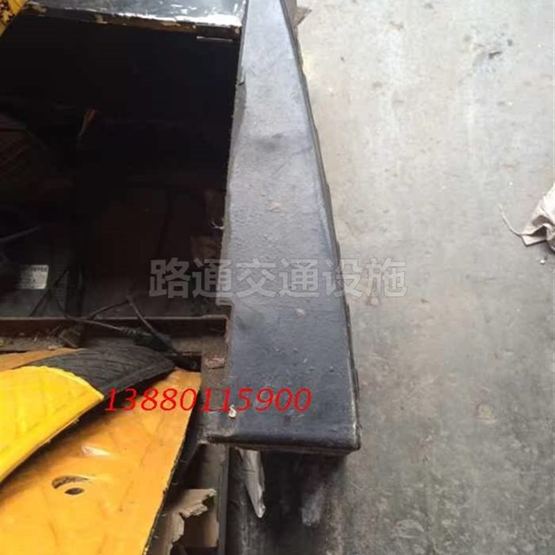 斜纹减速带 减速垄 道路缓冲带 交通安全设施 斜纹橡胶减速带