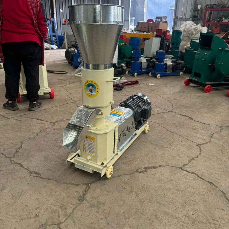 养殖鱼虾海参饲料颗粒机牛羊鸡鸭猪兔饲料机全自动小型秸秆造粒机