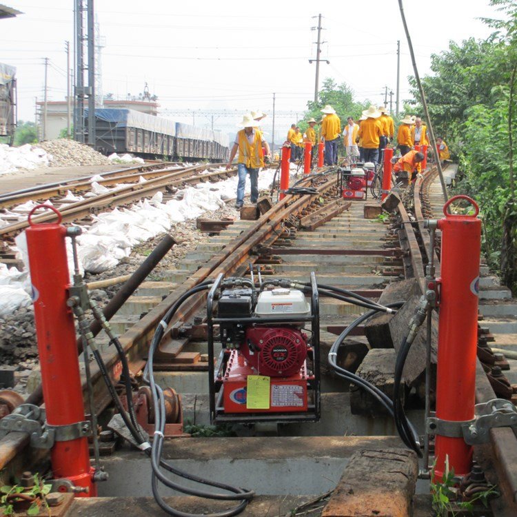 CPH-2100四拖十六道岔铺换机组用于道岔整体起升或降落