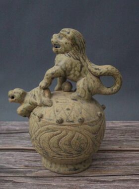 宋越窑雕刻花纹狮子倒灌茶壶 民间老货收藏 仿古瓷器摆件古董古玩