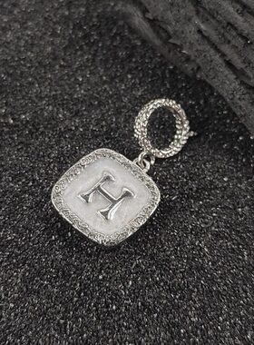 肌理925方牌H字母吊坠女