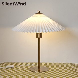 复古轻奢书房卧室白色布艺铜高端伞形台灯 床头灯温馨桌面氛围灯