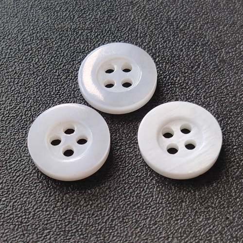 现货贝壳扣2KDJ淡水白贝双面细边宽边平四眼纽扣纯白色真珍珠贝扣