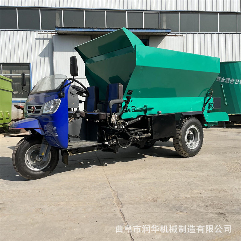 润华柴油三轮撒粪车五征35马力双圆盘式撒肥机6米幅宽自动扬粪机